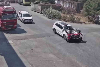 15 YAŞINDAKİ SÜRÜCÜNÜN ÇARPTIĞI MOTOSİKLETLİ AĞIR YARALANDI