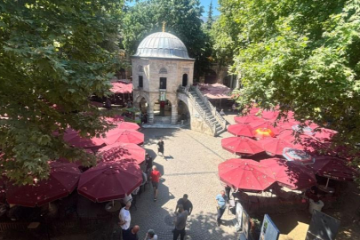 BURSA KOZAHAN'DA KALDIRILAN MASALAR GERİ GELDİ