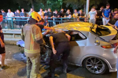 BURSA'DA BARİYERLERE ÇARPAN ARAÇ, TAKLA ATTI