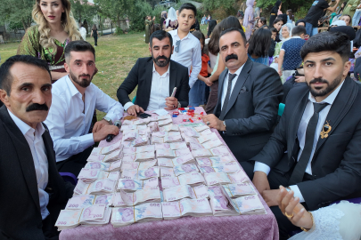 ŞIRNAK'TA İKİ GÜN SÜREN DÜĞÜNDE ÇİFTE 6 MİLYON LİRALIK TAKI TAKILDI