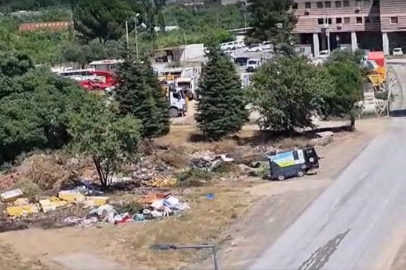 KEMALPAŞA BELEDİYESİ BİNASININ ARKASINI ÇÖPLÜĞE ÇEVİRDİ! 
