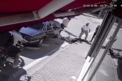 BURSA'DA KOŞARAK YOLA FIRLAYINCA OTOMOBİL ÇARPTI