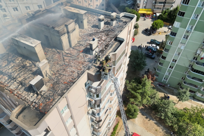 MENEMEN'DE ÇATI YANGINI: İŞÇİLER SON ANDA KURTARILDI