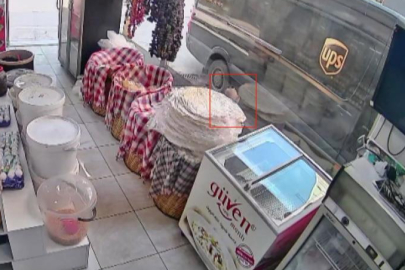 BURSA'DA MİNİBÜSÜN ALTINDA KALAN ÇOCUK, EMEKLEYEREK ÇIKTI