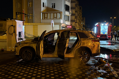 ŞARJ OLUYORDU: ELEKTRİKLİ ARAÇ BOMBA GİBİ PATLADI