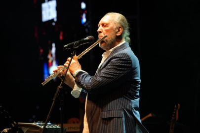 AÇIKHAVA TİYATROSU'NDA FATİH ERKOÇ'LA MÜZİK DOLU GECE
