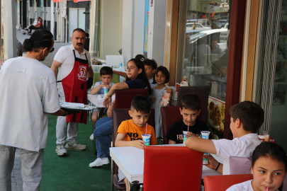 ADANA'DA ÇOCUĞU ÜZEN LAHMACUNCUYA NİSPET ÜCRETSİZ LAHMACUN