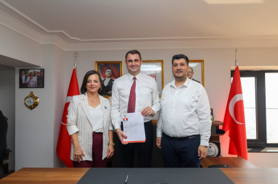 KARABAĞLAR BELEDİYE BAŞKANI KINAY YENİ PARTİ'YE KATILDI