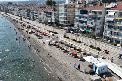 MUDANYA PLAJLARINDA YOĞUNLUK: TATİLCİLER SAHİLLERE AKIN ETTİ