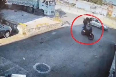 BİR ADIMLA ÖLÜMDEN KURTULDU: MOTOSİKLETLİ HAYATINI KAYBETTİ