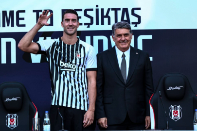 BEŞİKTAŞ’IN YENİ GOLCÜSÜ VLAHOVIC TARAFTARLA BULUŞTU