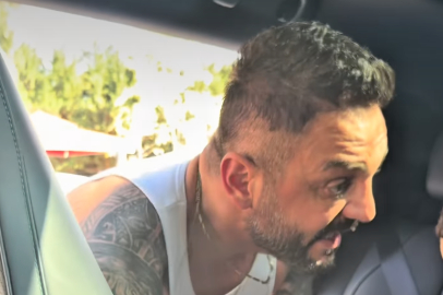 EŞİNE, ARABADA ÇOCUKLARI VARKEN HAKARET ETMİŞTİ: ÖZÜR GECİKMEDİ