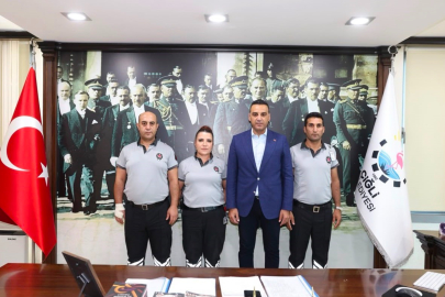 ÇİĞLİ'DE SALDIRGANI YAKALAYAN GÜVENLİK EKİBİNE MAAŞ ÖDÜLÜ