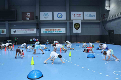 NİLÜFER’DE ÇOCUKLAR İÇİN HENTBOL AKADEMİSİ BAŞLADI