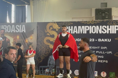 İZMİRLİ GENÇ SPORCU AZERBAYCAN'DA DÜNYA ŞAMPİYONU
