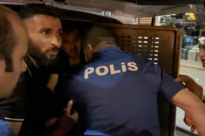 BİRİ DİRENDİ, DİĞERİ OYNADI: GÖZALTINA ALINMA ANI KAMERADA