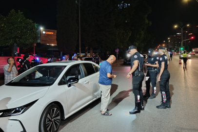 ADANA'DA BİR GECEDE 140 SÜRÜCÜYE 4 MİLYON TL CEZA KESİLDİ