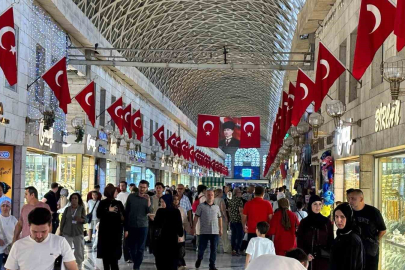 BURSA’DA TARİHİ KAPALI ÇARŞI’DA 30 AĞUSTOS COŞKUSU