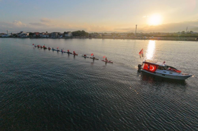 BURSA’DA ZAFER BAYRAMI’NA ÖZEL DENİZ KORTEJİ