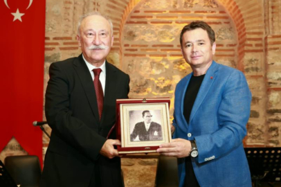 USTA OYUNCU ALTAN ERKEKLİ, 'BİR MEMLEKET HİKAYESİ' ANLATTI