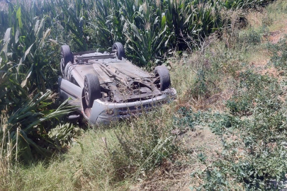 ÖDEMİŞ’TE OTOMOBİL KANALA DEVRİLDİ: 1 KİŞİ HAYATINI KAYBETTİ