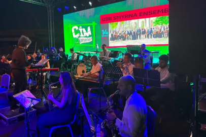 İZMİR’DE FARKLI EZGİLER SMYRNA ENSEMBLE’DA BULUŞTU