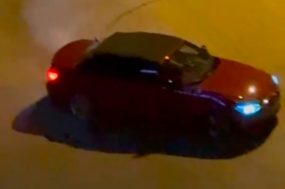 İZMİR’DE GECE VAKTİ MAHALLELİYİ BEZDİREN MAGANDALAR KAMERADA
