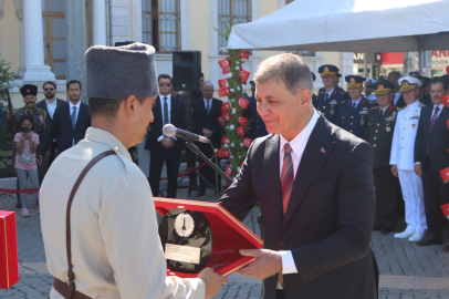 İZMİR’İN KURTULUŞUNUN 104. YIL DÖNÜMÜ TÖRENLERLE KUTLANDI