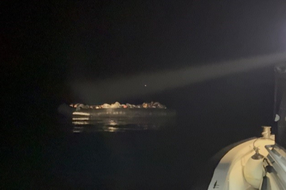 İZMİR AÇIKLARINDA 55 DÜZENSİZ GÖÇMEN İLE 4 ŞÜPHELİ YAKALANDI