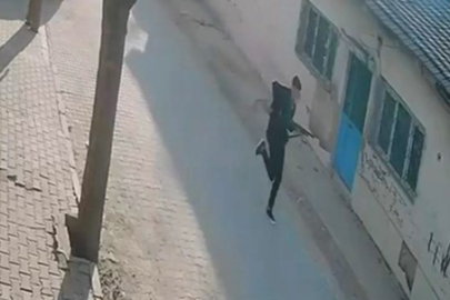 MANİSA'DA OKUL ÖNÜNDE SİLAHLI SALDIRI: 10 ÖĞRENCİ YARALI