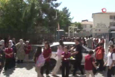 ŞANLIURFA'DA 5,4 BÜYÜKLÜĞÜNDE DEPREM KAMERADA