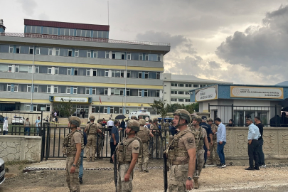 LİSEDE KORKU DOLU ANLAR: OKULDA ÖĞRETMENİ VURDULAR