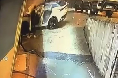 ALEV ALAN ARAÇTA SIKIŞAN SÜRÜCÜYÜ BÖYLE KURTARDI