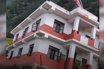 NEPAL'DE YÜKSELEN SULAR HÜKÜMET BİNASINI BÖYLE İÇİNE ALDI