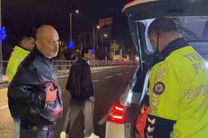 ALKOLLÜ SÜRÜCÜ ‘BURADA UYGULAMA OLMAZ’ DEDİ: ARAÇLARIN ÖNÜNE ATLADI