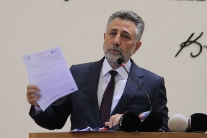 İZMİR'DE ESKİ BAŞKAN GÖZALTINA ALINDI
