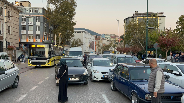Bursa Ulucami sabah namazı yoğunluğu