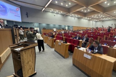 İZMİR'DE YENİ PARTİ VE CHP'DEN MECLİS TOPLANTISINA BOYKOT