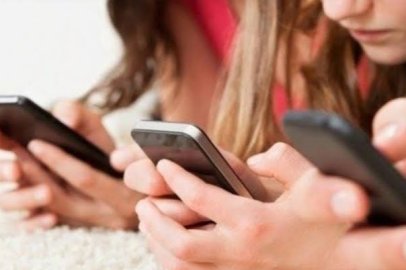 SOSYAL MEDYADA 15-18 YAŞ GRUBUNA YENİ KISITLAMALAR