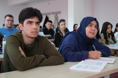 OĞLUYLA AYNI ÜNİVERSİTE AYNI BÖLÜMÜ KAZANDI: HEM EV HEM OKUL ARKADAŞI