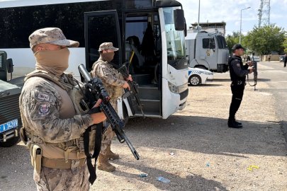 FİLM GİBİ ÇATIŞMA: O MAHALLE ABLUKAYA ALINDI