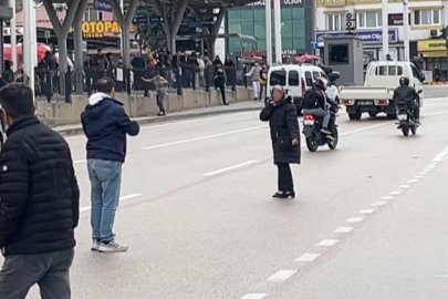 BURSA'DA ÇOCUĞUNU GÖREMEDİĞİ İÇİN BOYNUNA BIÇAK DAYADI