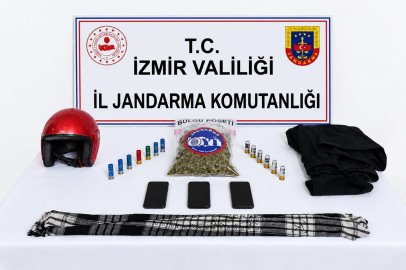 İZMİR'DE PARK HALİNDEKİ OTOMOBİLLERE SİLAHLI SALDIRI