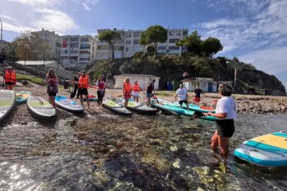 MUDANYA’DA ÖĞRETMENLERE DENİZDE KÜREK SÖRFÜ SÜRPRİZİ