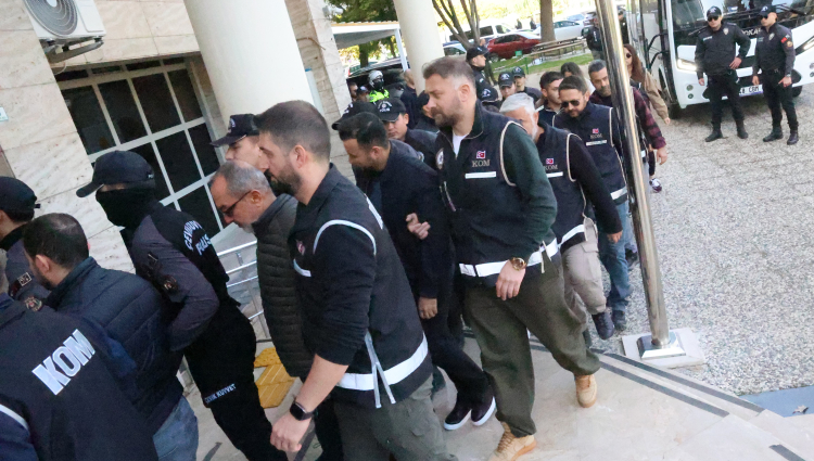 Milas Belediyesi'ne operasyon: 18 kişi tutuklandı