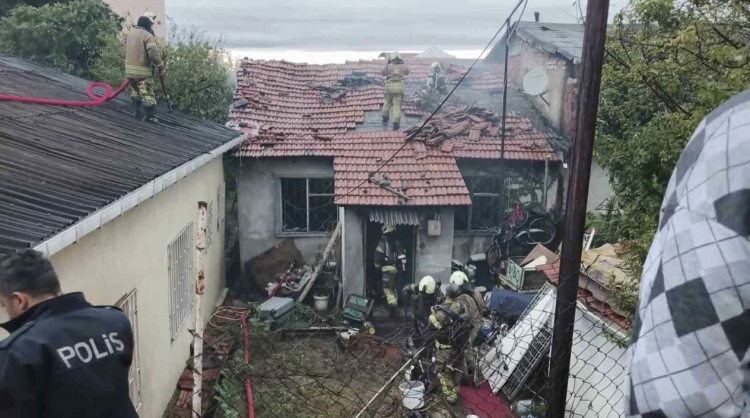 Mlatepe'de gecekondu yangını