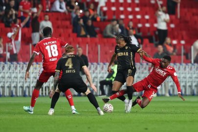 İKİ KIRMIZI KART, ÜÇ GOL! SAMSUN'DA KAZANAN AMEDSPOR