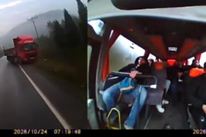 TIR İLE İŞÇİ SERVİSİ KAFA KAFAYA GELDİ: 24 KİŞİ TEHLİKE ATLATTI