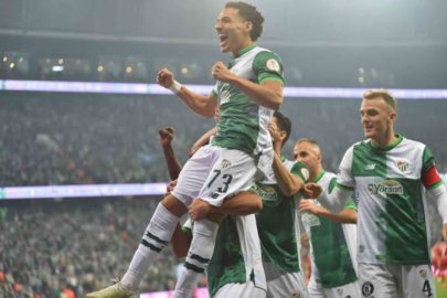 BURSASPOR’DA ZİRVE SEVİNCİ! TİMSAH LİDERLİK KOLTUĞUNDA