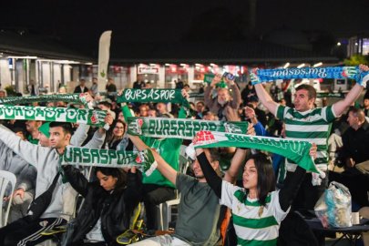 OSMANGAZİ MEYDANI'NDA BURSASPOR COŞKUSU